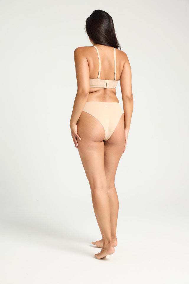SFHLMHCASW_MB_Seamfree_Hi-Leg_Cheeky_MH_Cashew_637_Model_Shima_12-M.jpg